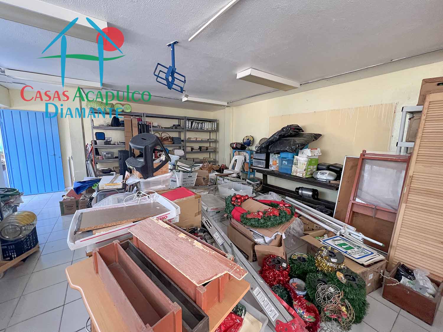 Centro Escolar La Paz sección secundaria - Salón uno 4